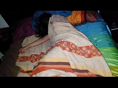 ❤️ सौतेला बेटा सोते समय अपनी युवा सौतेली माँ को डांटता है। ❌ गुणवत्ता सेक्स हम पर ️❤